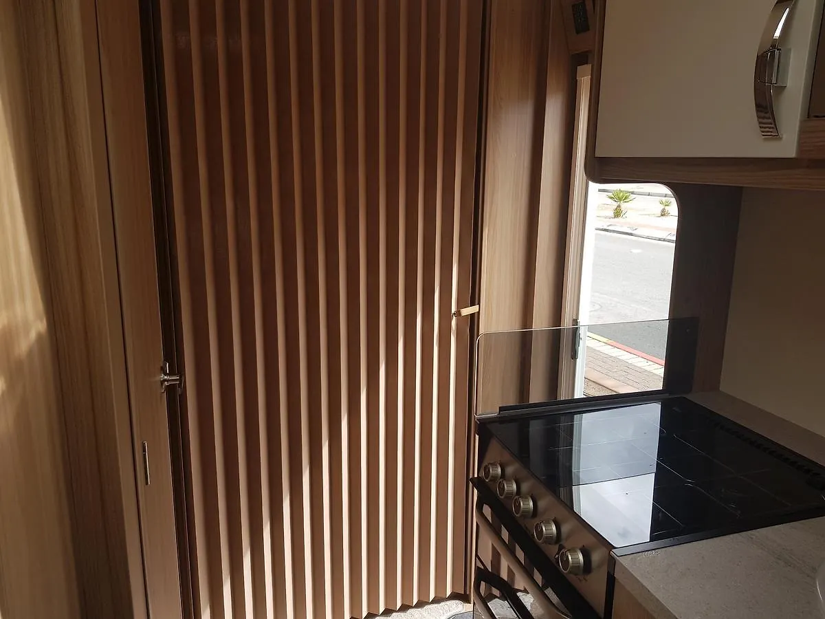 New English Luxury Caravan On The Sea Hotel Ejlat
