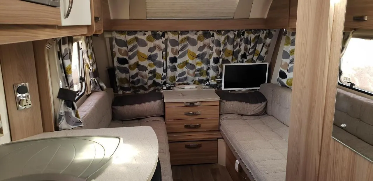 مكان تخييم فندق إيلاتفي  New English Luxury Caravan On The Sea